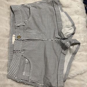 H&M short short White and navy striped. Size 6.